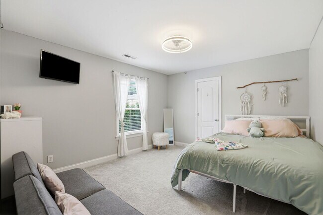 Building Photo - Welcome Home to 8626 Sagekirk Ct