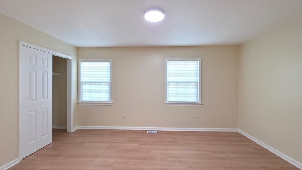 Building Photo - 388 Deputy Ln