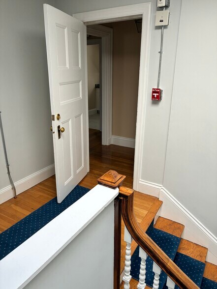 Building Photo - 131 Irving Ave