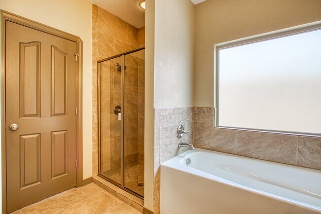 Building Photo - FOR SALE OR FOR RENT 12053 SILVER CROWN RO...