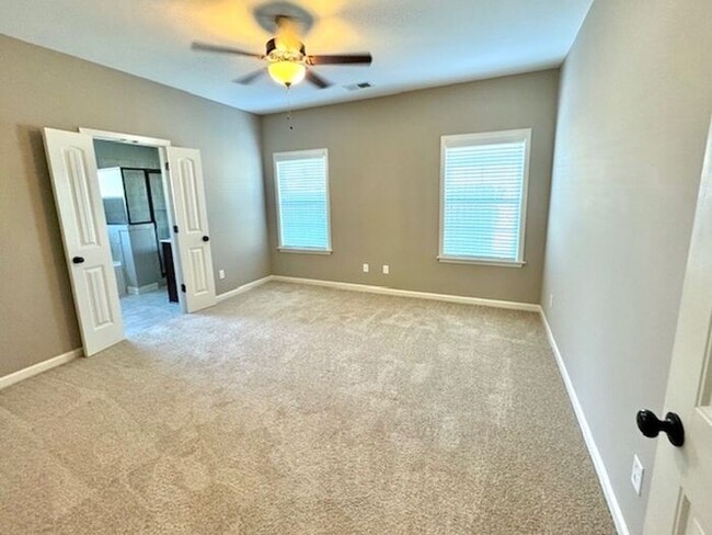 Building Photo - Move In Special! Half off of March Rent wi...