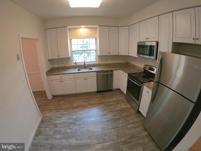 Building Photo - 2028 Madrillon Springs Ct