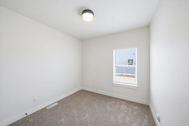 Building Photo - 445 E River Rd