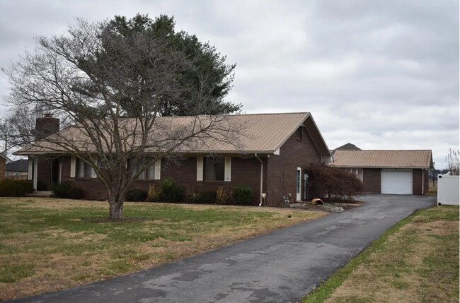 Building Photo - Spacious 3-Bedroom Ranch for Rent in Franklin, KY!