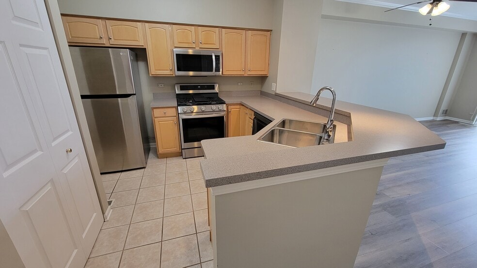 Building Photo - 2807 Stonewater Dr