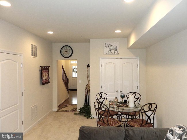 Building Photo - 517 Pebblebrook Ln