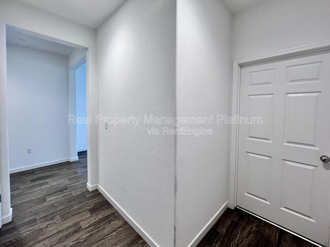 Building Photo - 6692 E Cambridge Ave