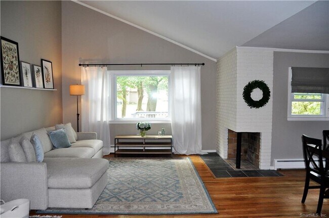 Building Photo - Lovely 3 Bedroom 2 Bathroom Single Family Home In Desirable West Hartford