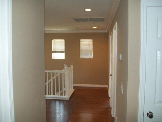 Building Photo - 38227 Lone Tree Ct