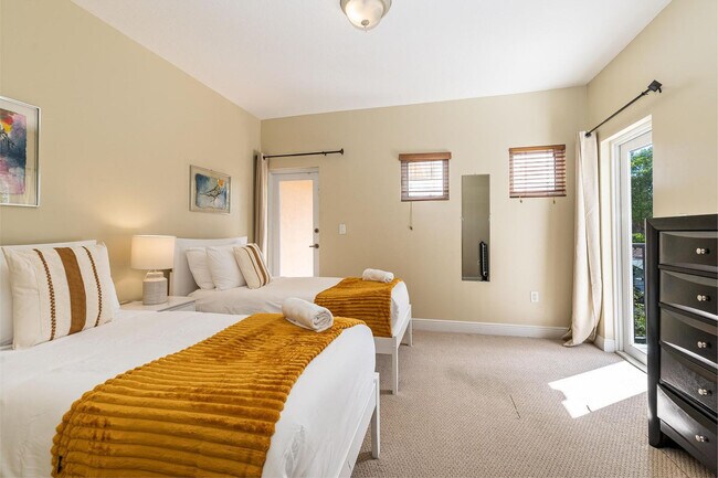 Building Photo - 1721 SW 23rd St