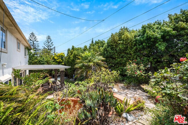 Building Photo - 6074 W 75th Pl