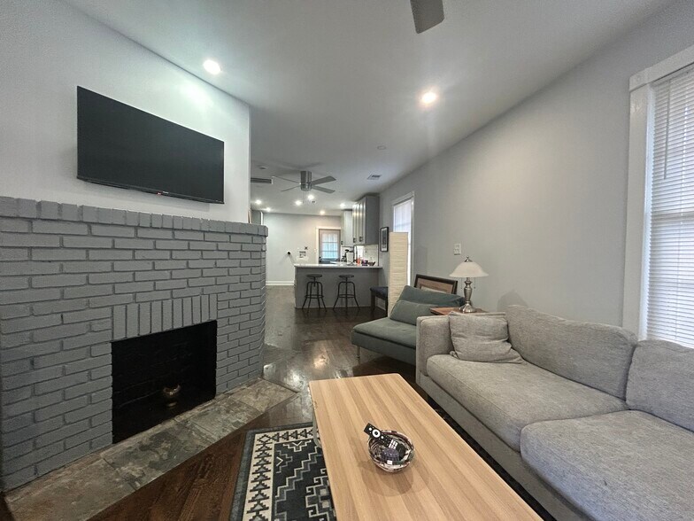 Building Photo - 551 Culberson St SW