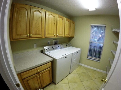 Building Photo - Avalon Park Spacious two story townhome