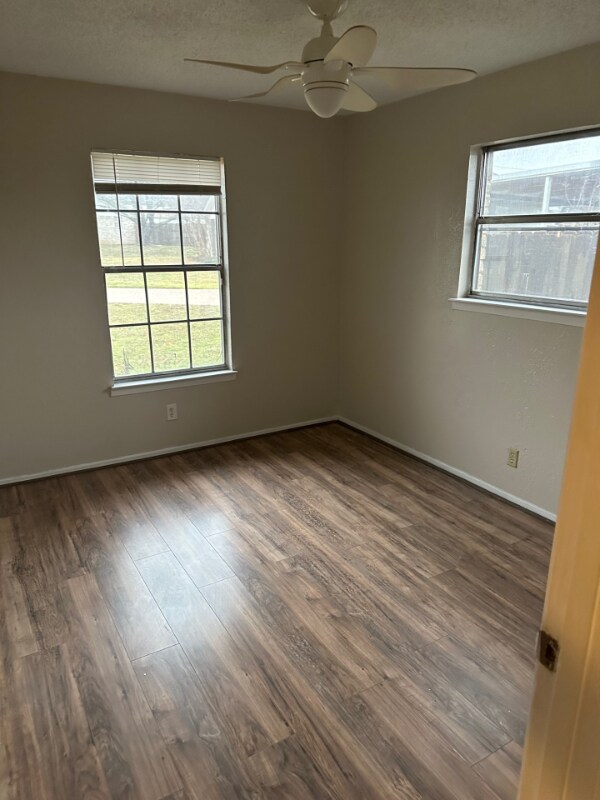 Building Photo - 409 Skyline Cir