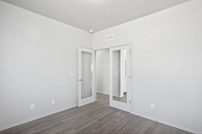 Building Photo - King Ranch