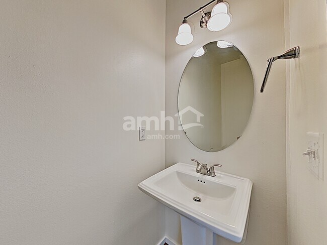 Building Photo - 20510 5th Ave Ct E