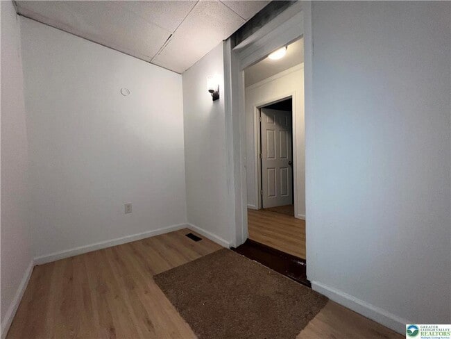 Building Photo - 313 Main St