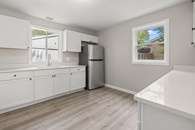 Building Photo - 37187 Piper Ln