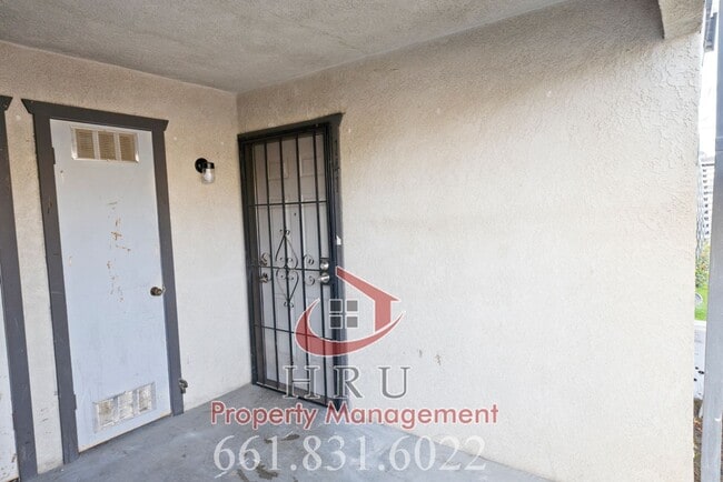 Building Photo - 4701 Beechwood St