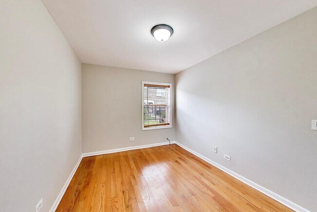 Building Photo - 7415 N Wolcott Ave