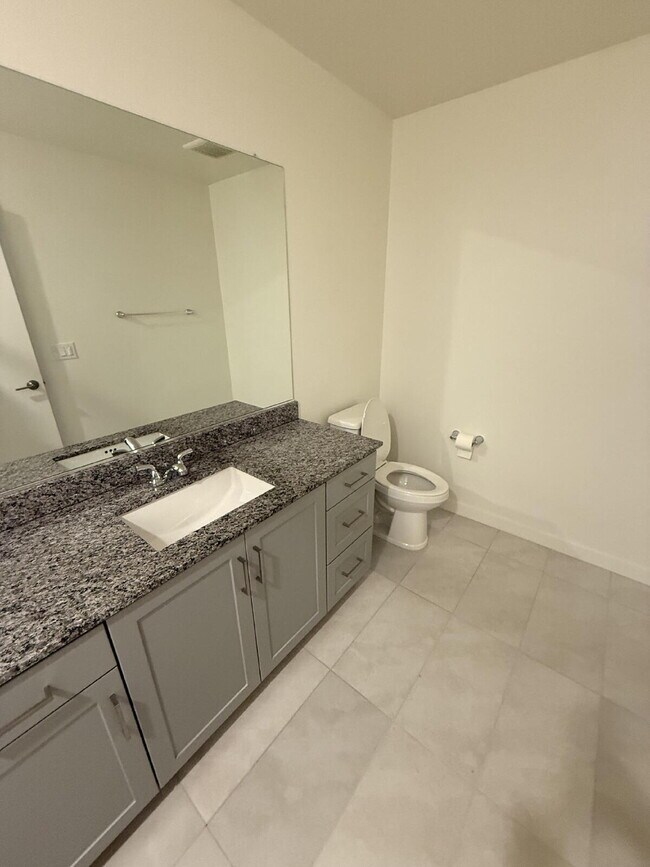 Building Photo - $4,500 - 4 Bed / 3.5 Bath Townhome in La Brisa Community of San Ysidro