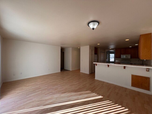 Building Photo - Large 4-bedroom home located in the Countr...