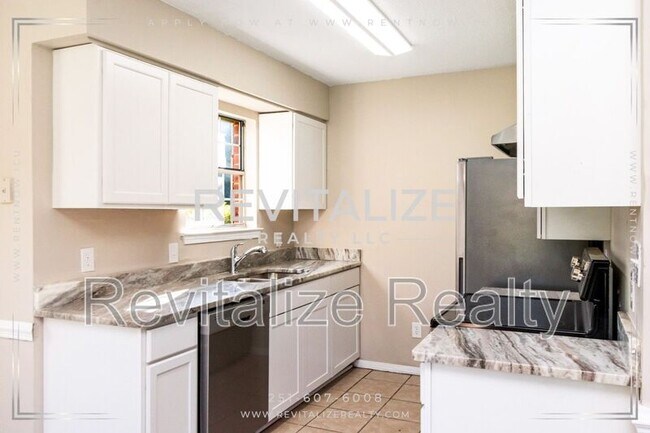 Building Photo - 1066 Bernice Hudson Dr