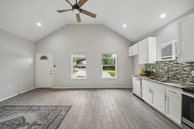 Building Photo - 396 Westchase St