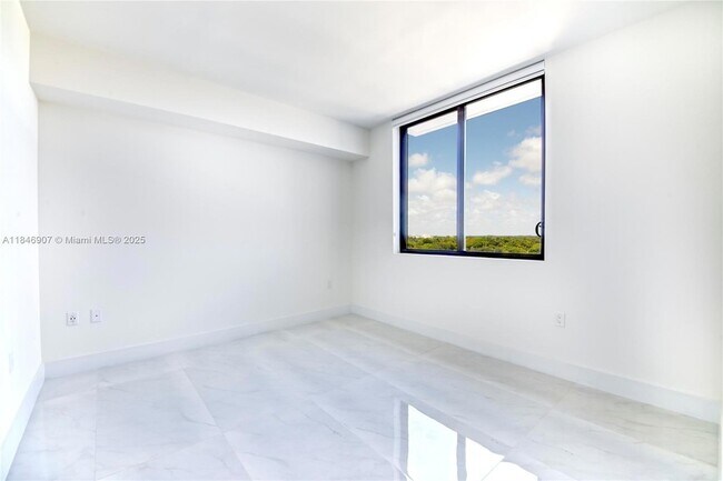 Building Photo - 301 Altara Ave