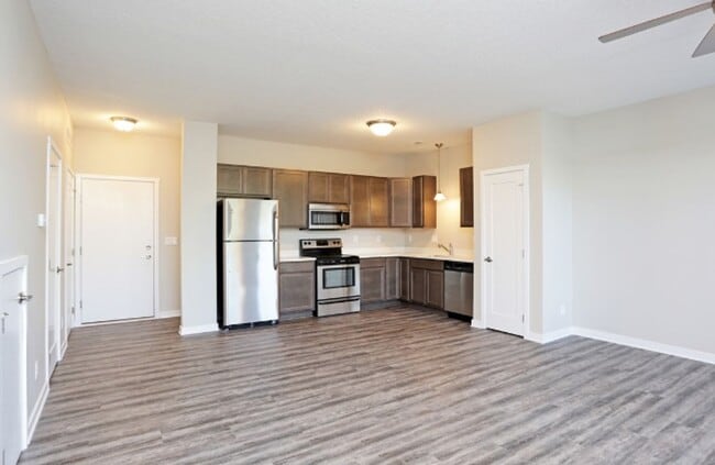 Building Photo - Cove at Prairie Trail Townhomes - Prairie View Interior Unit