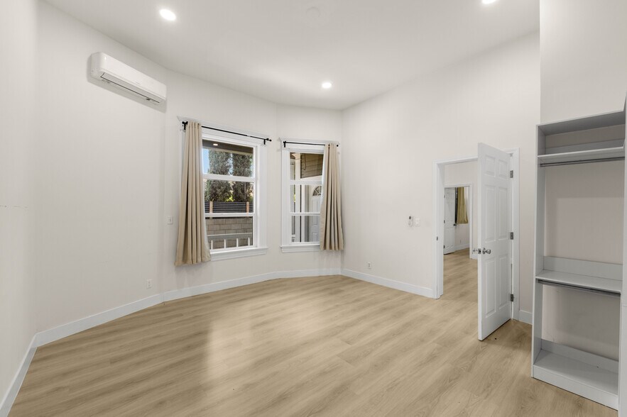 Building Photo - 1331-1333 S Park Ave