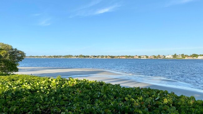 Building Photo - 107 Half Moon Cir