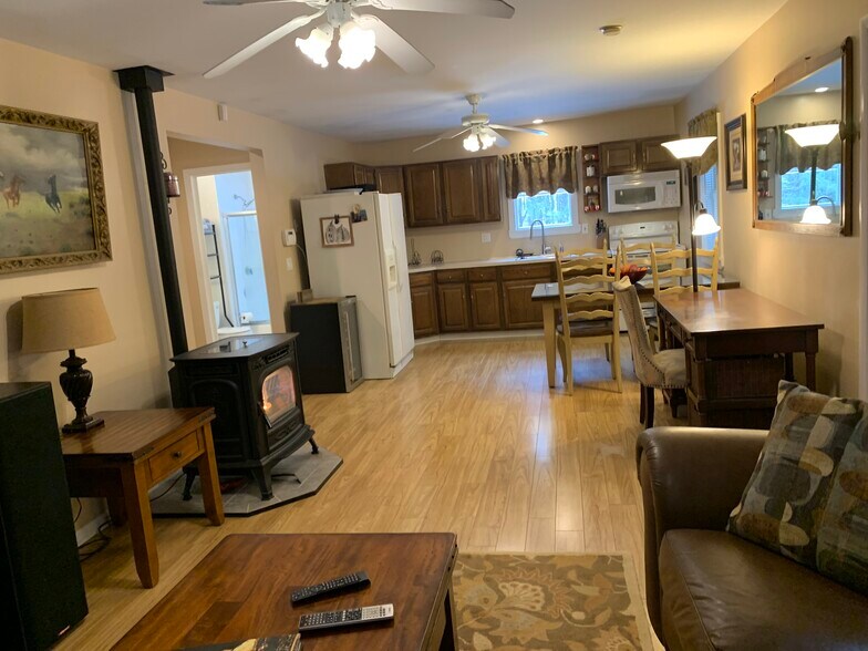 Building Photo - 266 Mahopac Ave