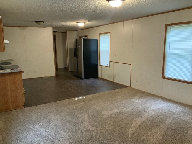 Building Photo - Country Living