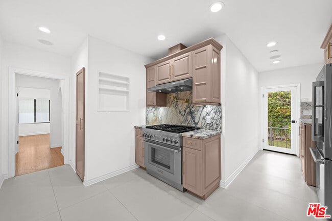 Building Photo - 260 S La Peer Dr