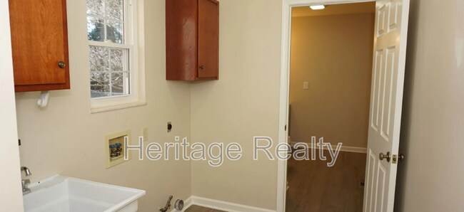 Building Photo - 867 Westgate Dr