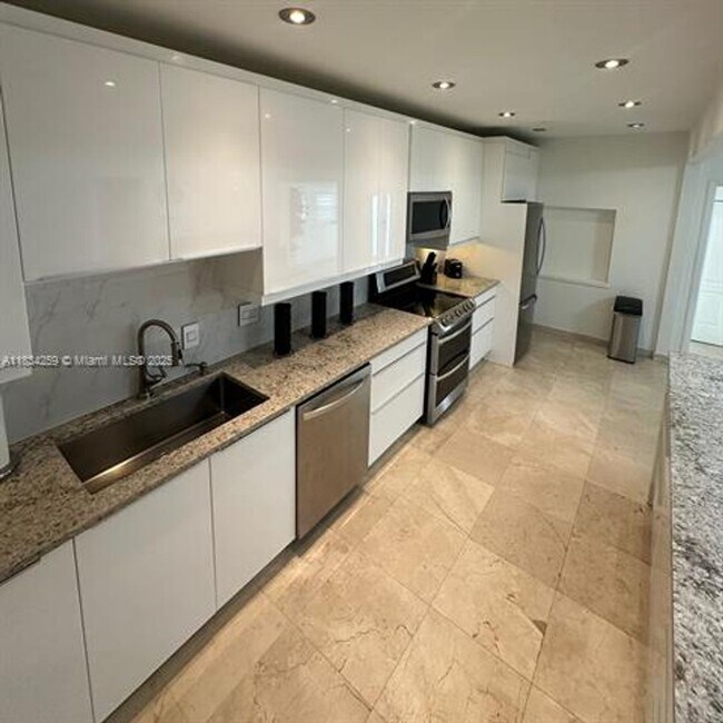 Building Photo - 17650 NE 19th Ave