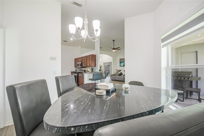 Building Photo - 520 Pheasant Dr