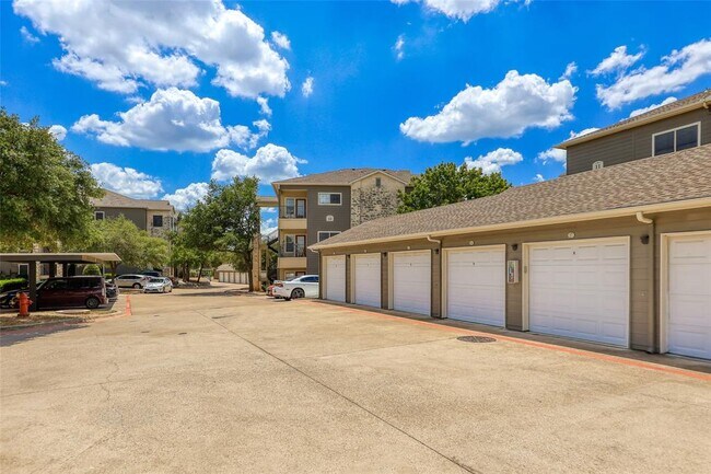 Building Photo - 2320 Gracy Farms Ln