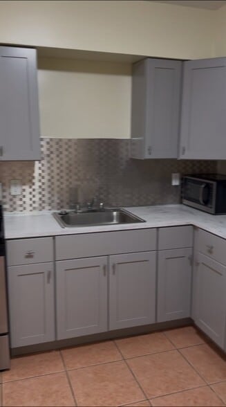 Building Photo - 412 SW 9th St