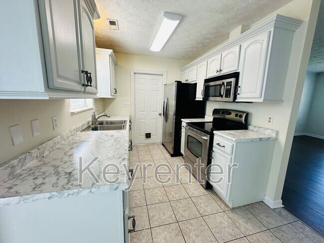Building Photo - 2207 Crestpark Rd