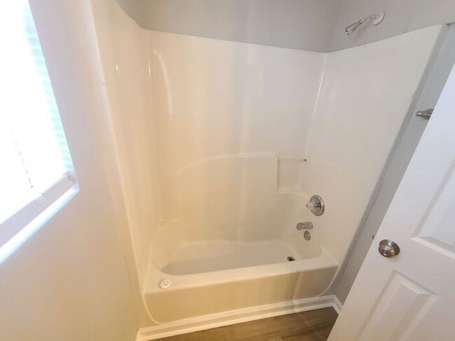 Building Photo - Gorgeous 3BR 2.5BA Home w/ Renovated Kitchen • Fenced Backyard• Garage Parking in Jonesboro