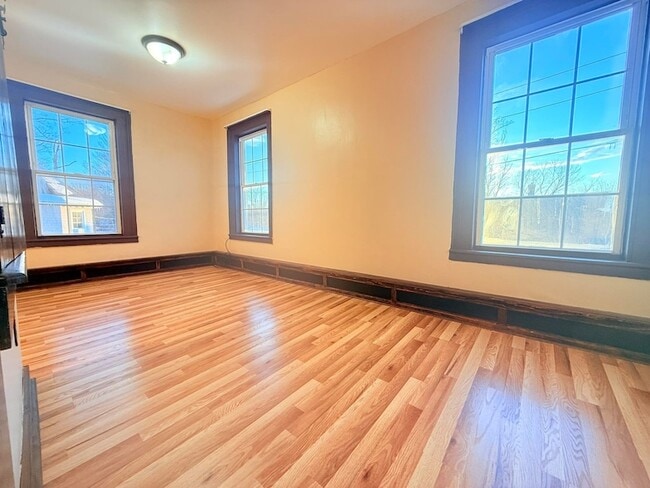 Building Photo - 60 High St