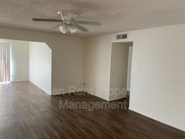 Building Photo - 5233 W Altadena Ave