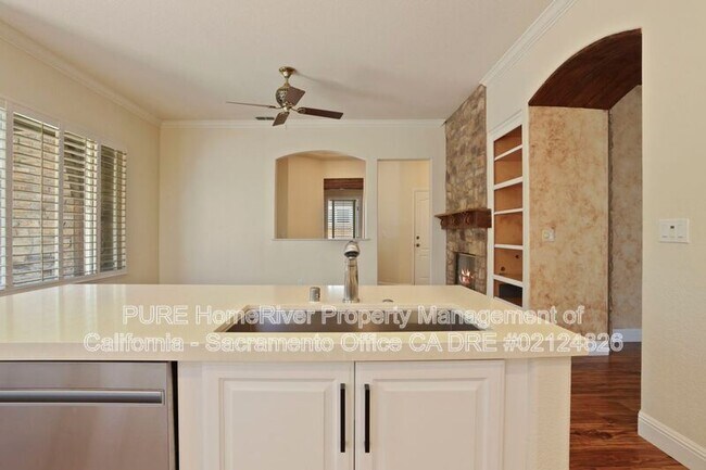 Building Photo - 12020 Gold Pointe Ln