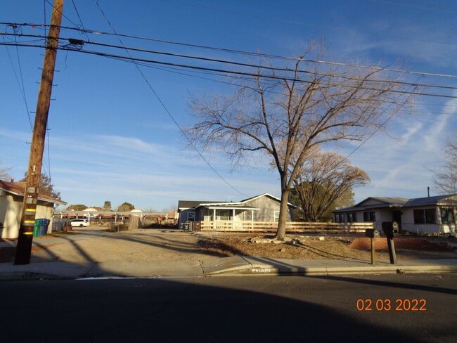 Building Photo - Cute and Cozy Ranch Style Home in East Lan...