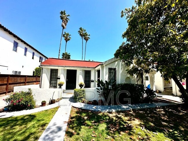 Building Photo - 614-614 N Poinsettia Pl