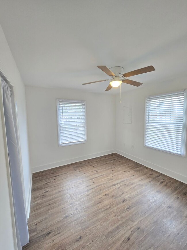 Building Photo - DOWNTOWN WILMINGTON - RENOVATED! Castle St...