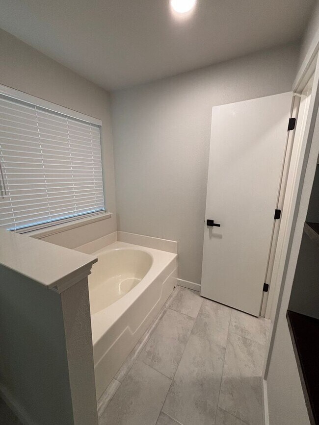 Building Photo - 1117 Marcia Ln