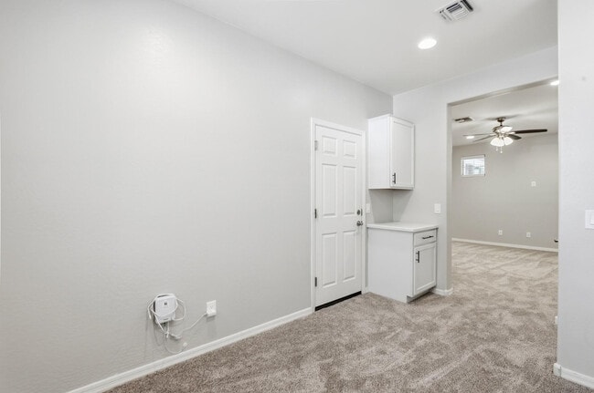 Building Photo - 2263 S Henry Ln